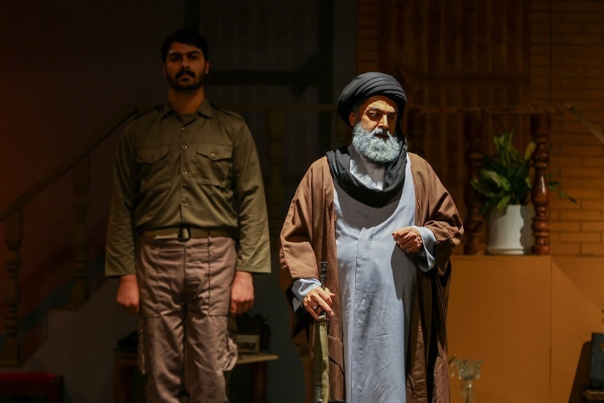 تماشای نمایش «جمعه‌ای که تعطیل نبود» توسط امام جمعه تبریز