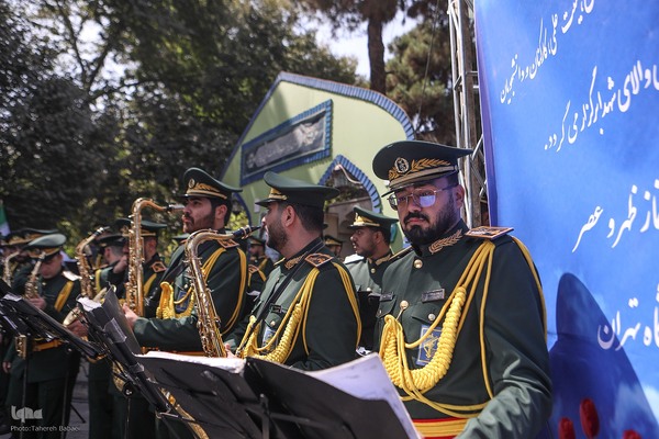 آئین ادای احترام و عطر افشانی مزار شهدای گمنام دانشگاه تهران