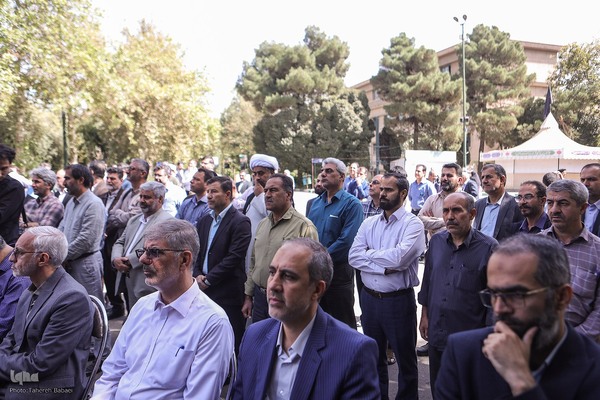 آئین ادای احترام و عطر افشانی مزار شهدای گمنام دانشگاه تهران