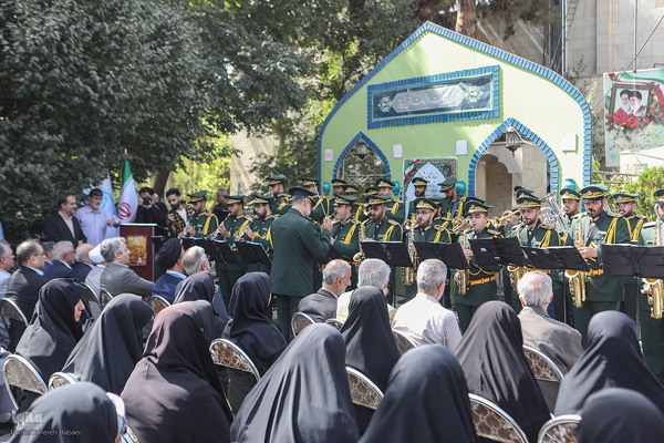 آئین ادای احترام و عطر افشانی مزار شهدای گمنام دانشگاه تهران