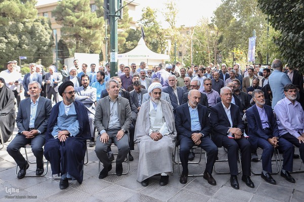 آئین ادای احترام و عطر افشانی مزار شهدای گمنام دانشگاه تهران