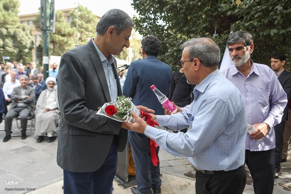 آئین ادای احترام و عطر افشانی مزار شهدای گمنام دانشگاه تهران