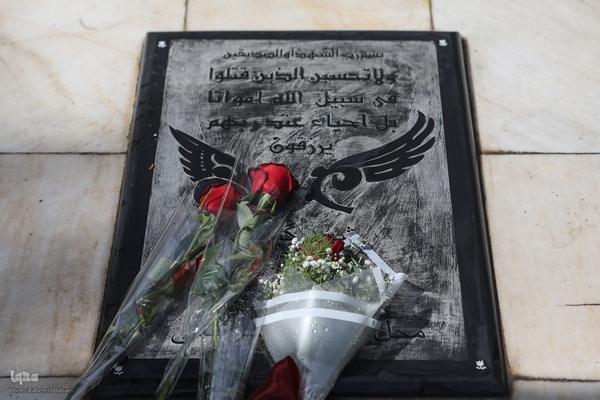 آئین ادای احترام و عطر افشانی مزار شهدای گمنام دانشگاه تهران