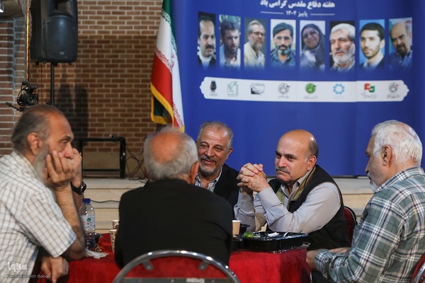 گردهمایی عکاسان عرصه دفاع و مقاومت