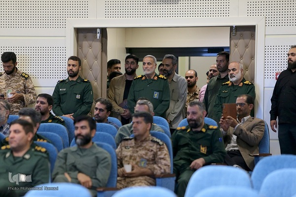 آئین اختتامیه مسابقات سراسری قرآن کریم نیروی زمینی سپاه با حضور سردار سرتیپ پاسدار «محمد کرمی» فرمانده نیروی زمینی سپاه شامگاه چهارشنبه 9 مهرماه در مجتمع فتح المبین برگزار شد.