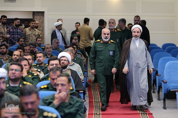 آئین اختتامیه مسابقات سراسری قرآن کریم نیروی زمینی سپاه با حضور سردار سرتیپ پاسدار «محمد کرمی» فرمانده نیروی زمینی سپاه شامگاه چهارشنبه 9 مهرماه در مجتمع فتح المبین برگزار شد.