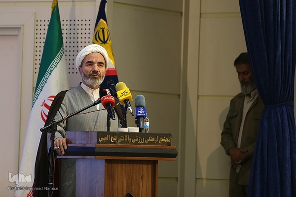 آئین اختتامیه مسابقات سراسری قرآن کریم نیروی زمینی سپاه با حضور سردار سرتیپ پاسدار «محمد کرمی» فرمانده نیروی زمینی سپاه شامگاه چهارشنبه 9 مهرماه در مجتمع فتح المبین برگزار شد.