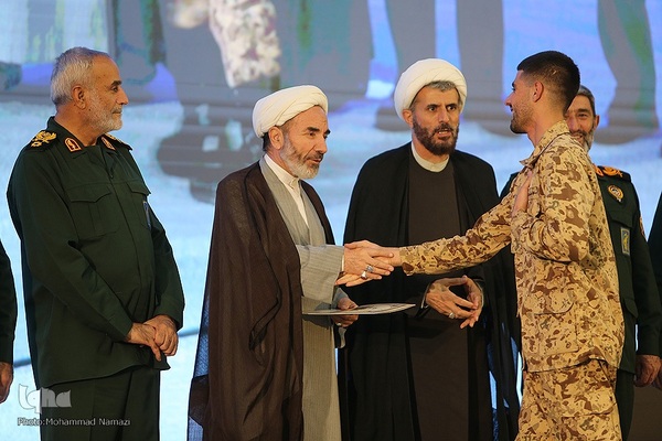 آئین اختتامیه مسابقات سراسری قرآن کریم نیروی زمینی سپاه با حضور سردار سرتیپ پاسدار «محمد کرمی» فرمانده نیروی زمینی سپاه شامگاه چهارشنبه 9 مهرماه در مجتمع فتح المبین برگزار شد.