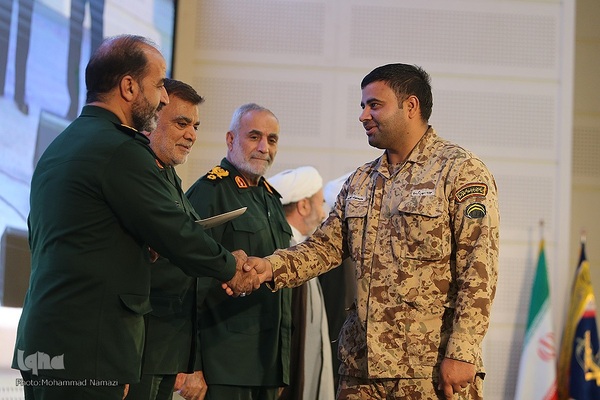 آئین اختتامیه مسابقات سراسری قرآن کریم نیروی زمینی سپاه با حضور سردار سرتیپ پاسدار «محمد کرمی» فرمانده نیروی زمینی سپاه شامگاه چهارشنبه 9 مهرماه در مجتمع فتح المبین برگزار شد.