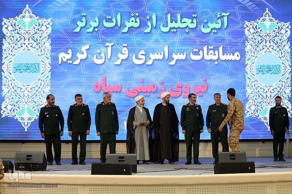آئین اختتامیه مسابقات سراسری قرآن کریم نیروی زمینی سپاه با حضور سردار سرتیپ پاسدار «محمد کرمی» فرمانده نیروی زمینی سپاه شامگاه چهارشنبه 9 مهرماه در مجتمع فتح المبین برگزار شد.