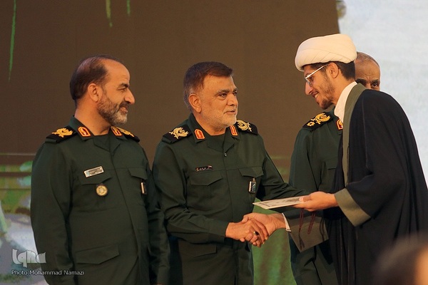 آئین اختتامیه مسابقات سراسری قرآن کریم نیروی زمینی سپاه با حضور سردار سرتیپ پاسدار «محمد کرمی» فرمانده نیروی زمینی سپاه شامگاه چهارشنبه 9 مهرماه در مجتمع فتح المبین برگزار شد.