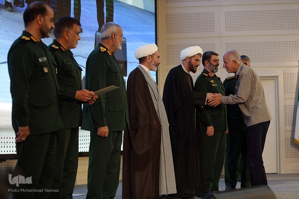 آئین اختتامیه مسابقات سراسری قرآن کریم نیروی زمینی سپاه با حضور سردار سرتیپ پاسدار «محمد کرمی» فرمانده نیروی زمینی سپاه شامگاه چهارشنبه 9 مهرماه در مجتمع فتح المبین برگزار شد.