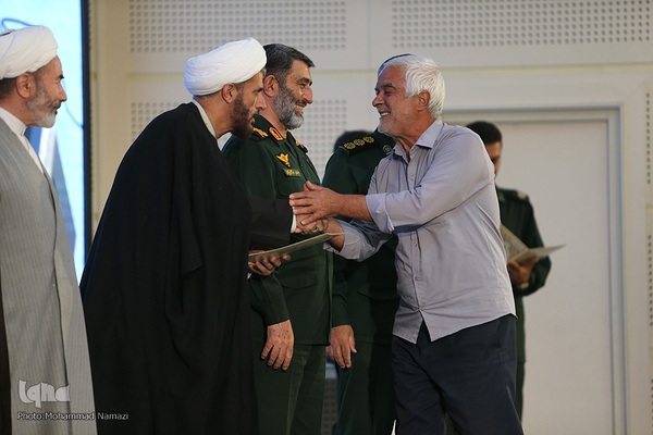 آئین اختتامیه مسابقات سراسری قرآن کریم نیروی زمینی سپاه با حضور سردار سرتیپ پاسدار «محمد کرمی» فرمانده نیروی زمینی سپاه شامگاه چهارشنبه 9 مهرماه در مجتمع فتح المبین برگزار شد.