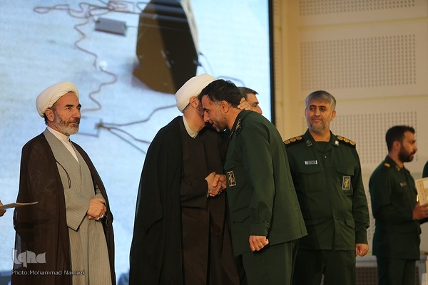 آئین اختتامیه مسابقات سراسری قرآن کریم نیروی زمینی سپاه با حضور سردار سرتیپ پاسدار «محمد کرمی» فرمانده نیروی زمینی سپاه شامگاه چهارشنبه 9 مهرماه در مجتمع فتح المبین برگزار شد.