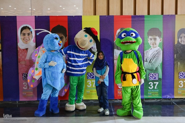 افتتاحیه سی‌وهفتمین جشنواره بین‌المللی فیلم‌های کودکان و نوجوانان در اصفهان