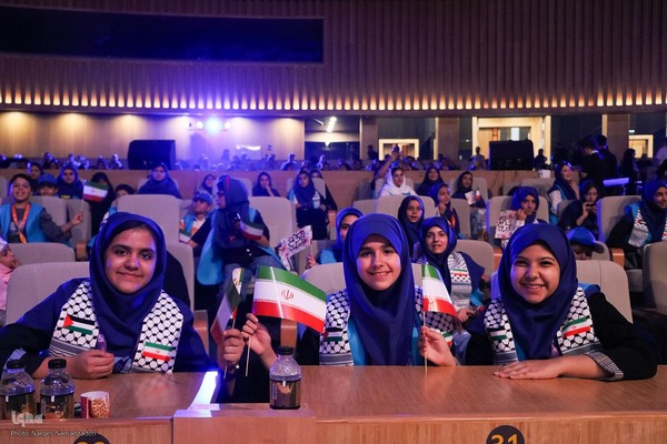 افتتاحیه سی‌وهفتمین جشنواره بین‌المللی فیلم‌های کودکان و نوجوانان در اصفهان