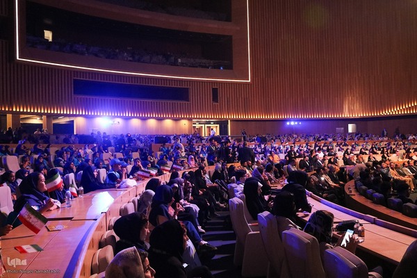 افتتاحیه سی‌وهفتمین جشنواره بین‌المللی فیلم‌های کودکان و نوجوانان در اصفهان