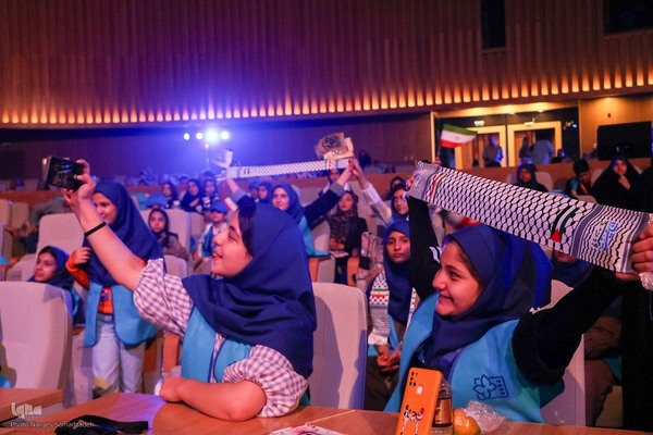 افتتاحیه سی‌وهفتمین جشنواره بین‌المللی فیلم‌های کودکان و نوجوانان در اصفهان