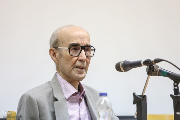 علی‌اشرف صادقی زبان‌شناس ایرانی، استاد بازنشستهٔ دانشگاه تهران و عضو پیوستهٔ فرهنگستان زبان و ادب فارسی