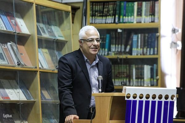 بهروز محمودی بختیاری، زبان‌شناس ایرانی