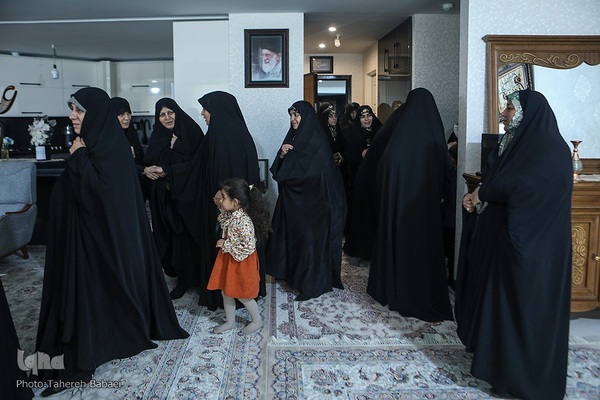 برپایی محفل بانوان فعال قرآنی در خانه شهید حاجی‌زاده