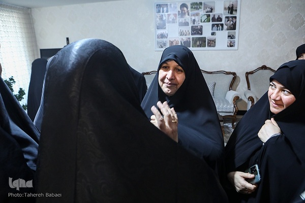 برپایی محفل بانوان فعال قرآنی در خانه شهید حاجی‌زاده