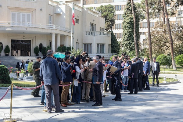 حاشیه جلسه هیئت دولت