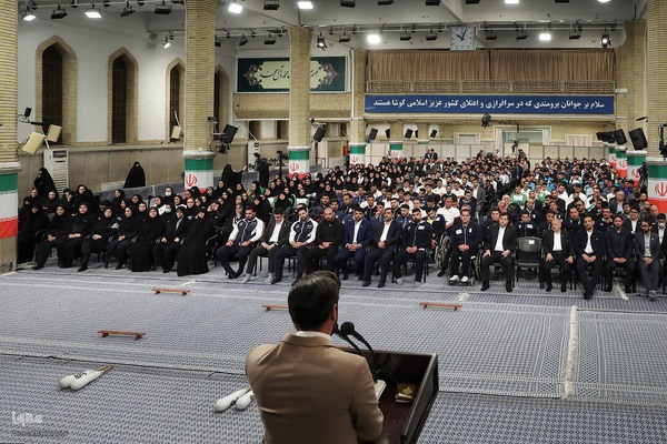 دیدار قهرمانان و مدال‌آوران ورزشی و المپیادهای علمی جهانی