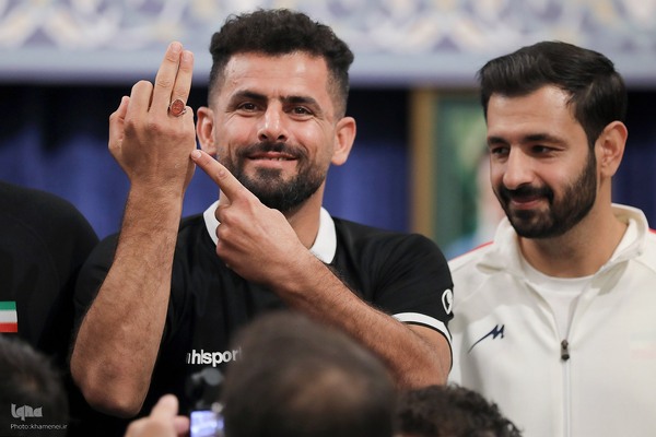 دیدار قهرمانان و مدال‌آوران ورزشی و المپیادهای علمی جهانی