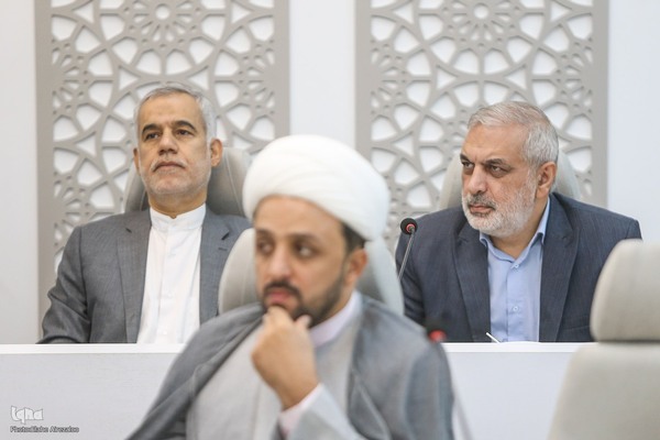 نشست هم‌اندیشی دستگاه‌های حکومتی و مجموعه‌های قرآنی پیرامون اجرای طرح زندگی با آیه‌ها