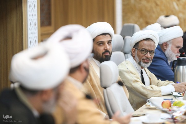 نشست هم‌اندیشی دستگاه‌های حکومتی و مجموعه‌های قرآنی پیرامون اجرای طرح زندگی با آیه‌ها