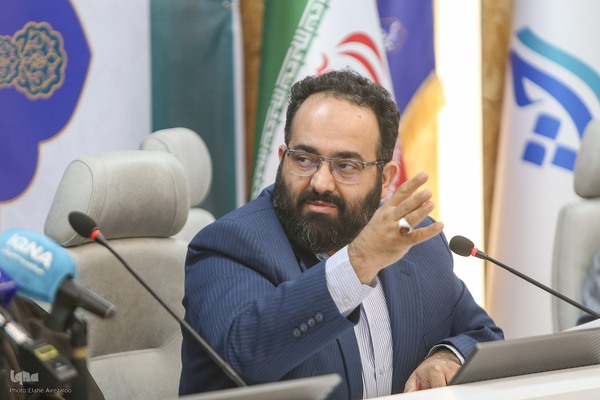 نشست هم‌اندیشی دستگاه‌های حکومتی و مجموعه‌های قرآنی پیرامون اجرای طرح زندگی با آیه‌ها