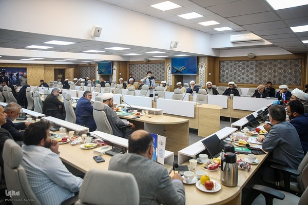 نشست هم‌اندیشی دستگاه‌های حکومتی و مجموعه‌های قرآنی پیرامون اجرای طرح زندگی با آیه‌ها