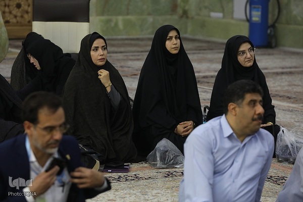 غبارروبی حرم مطهر حضرت فاطمه معصومه(س) توسط جهادگران جهاددانشگاهی