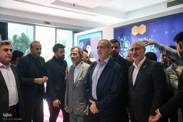 بازدید رئیس‌جمهور از نمایشگاه دستاوردهای جهاددانشگاهی