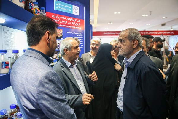 بازدید رئیس‌جمهور از نمایشگاه دستاوردهای جهاددانشگاهی