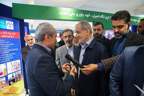 بازدید رئیس‌جمهور از نمایشگاه دستاوردهای جهاددانشگاهی