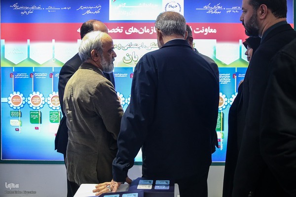 بازدید رئیس‌جمهور از نمایشگاه دستاوردهای جهاددانشگاهی