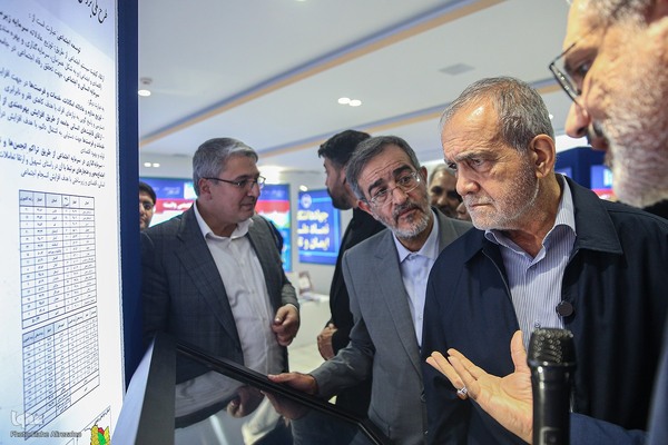 بازدید رئیس‌جمهور از نمایشگاه دستاوردهای جهاددانشگاهی