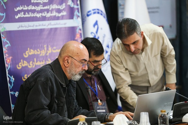 روز دوم نمایشگاه دستاوردهای علمی و فناورانه جهاددانشگاهی