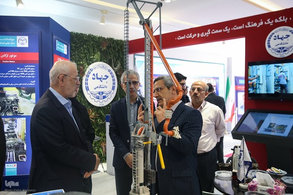 روز دوم نمایشگاه دستاوردهای علمی و فناورانه جهاددانشگاهی