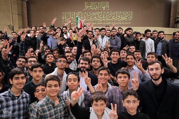 دیدار جمعی از دانش‌آموزان و دانشجویان با رهبر معظم انقلاب