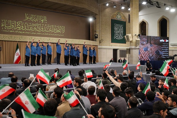 دیدار جمعی از دانش‌آموزان و دانشجویان با رهبر معظم انقلاب