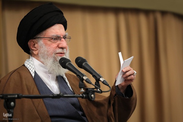 دیدار جمعی از دانش‌آموزان و دانشجویان با رهبر معظم انقلاب