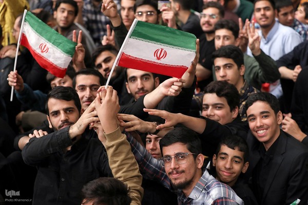 دیدار جمعی از دانش‌آموزان و دانشجویان با رهبر معظم انقلاب