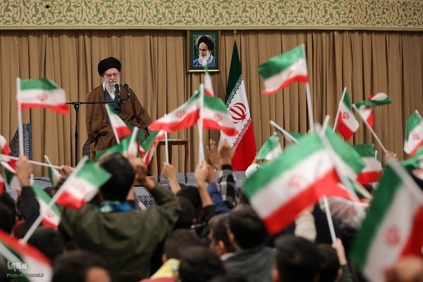 دیدار جمعی از دانش‌آموزان و دانشجویان با رهبر معظم انقلاب