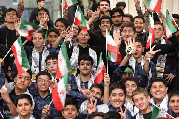 دیدار جمعی از دانش‌آموزان و دانشجویان با رهبر معظم انقلاب