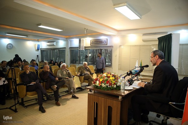 رونمایی از مجموعه ۵ جلدی تاریخ جامع فلسفه