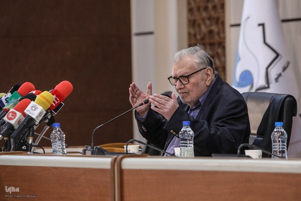 مهدی گلشنی – استاد ممتاز دانشگاه صنعتی شریف