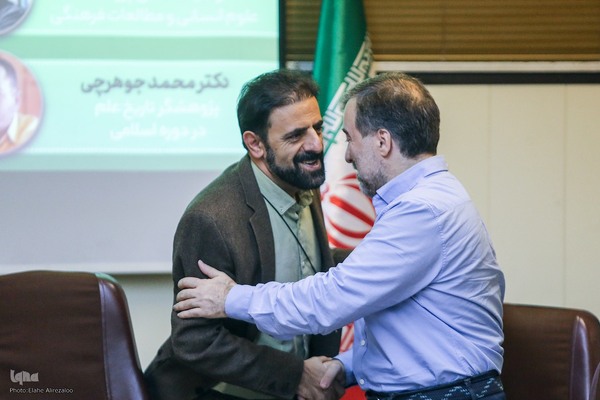 نشست معرفی و نقد و بررسی کتاب همزاد تنهایی